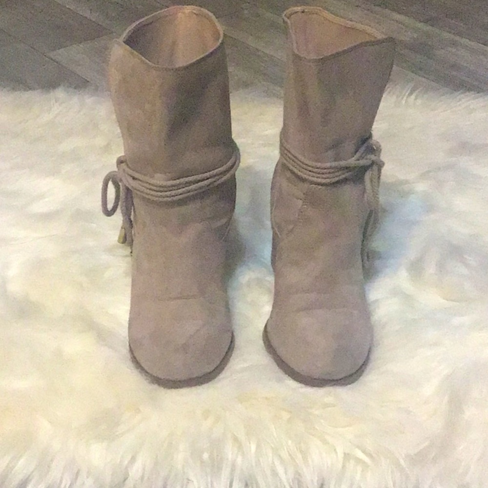 Tan boots👢